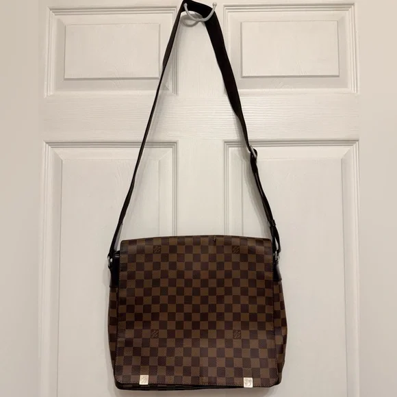 *Beautiful* Authentic Louis Vuitton - Damier Ebene Messenger Bag - Picture 3 of 16